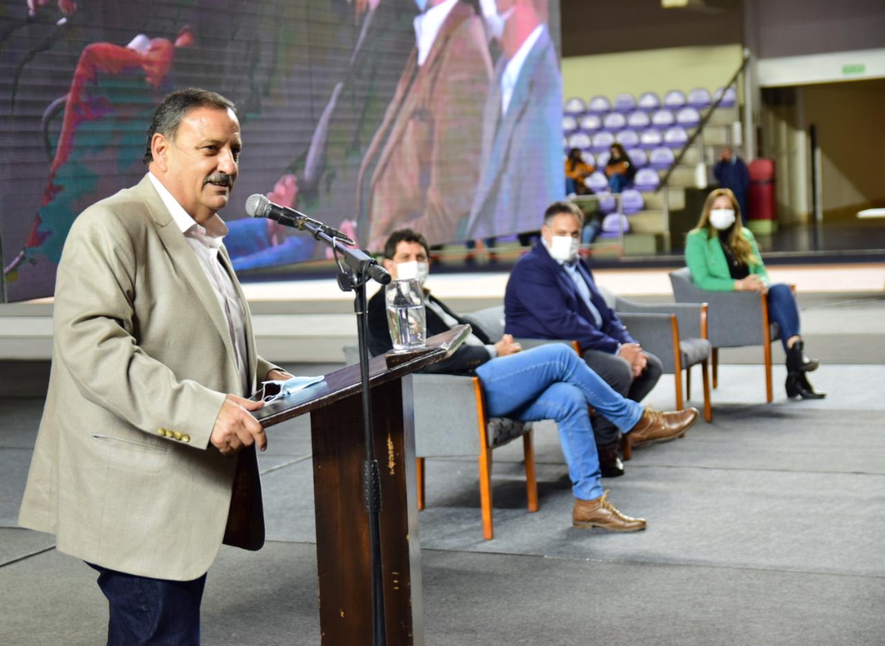 El gobernador anunció que se licitará la construcción de 300 viviendas del ProCreAr 